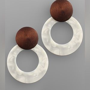 Earrings- GREAT GIFT White Acrylic with Wood Circles Post 3” Long NEW